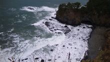 ●能登半島『巖門』は、岩場が日本海の荒波に…