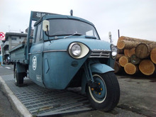 ●材木を積んだ、三輪車を発見！  f^_^;奈良を出発